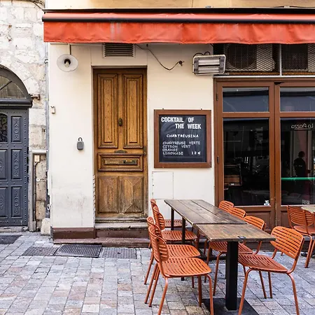 Triplex 150m2 Coeur Vieille Apartment