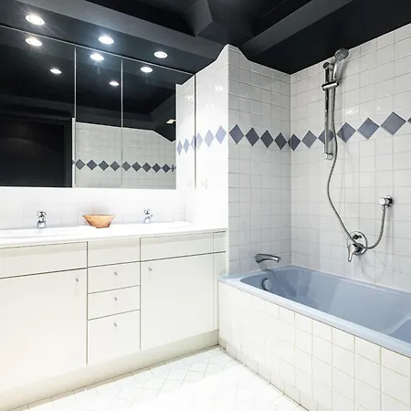 Triplex 150m2 Coeur Vieille Apartment